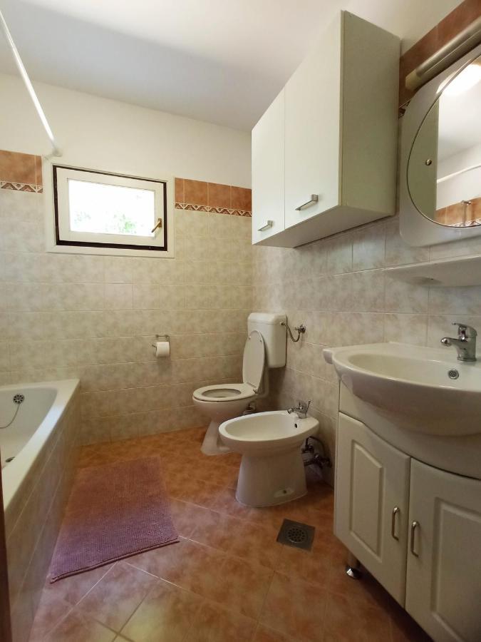 Holiday Home Mirela Sisan Ngoại thất bức ảnh